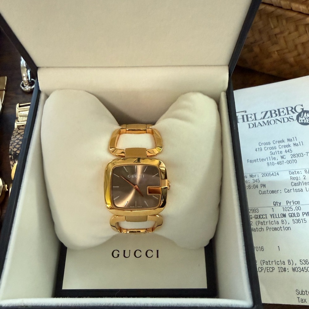 Gucci Women's Gold 125.4 Square open link Watch - Picture 2 of 14